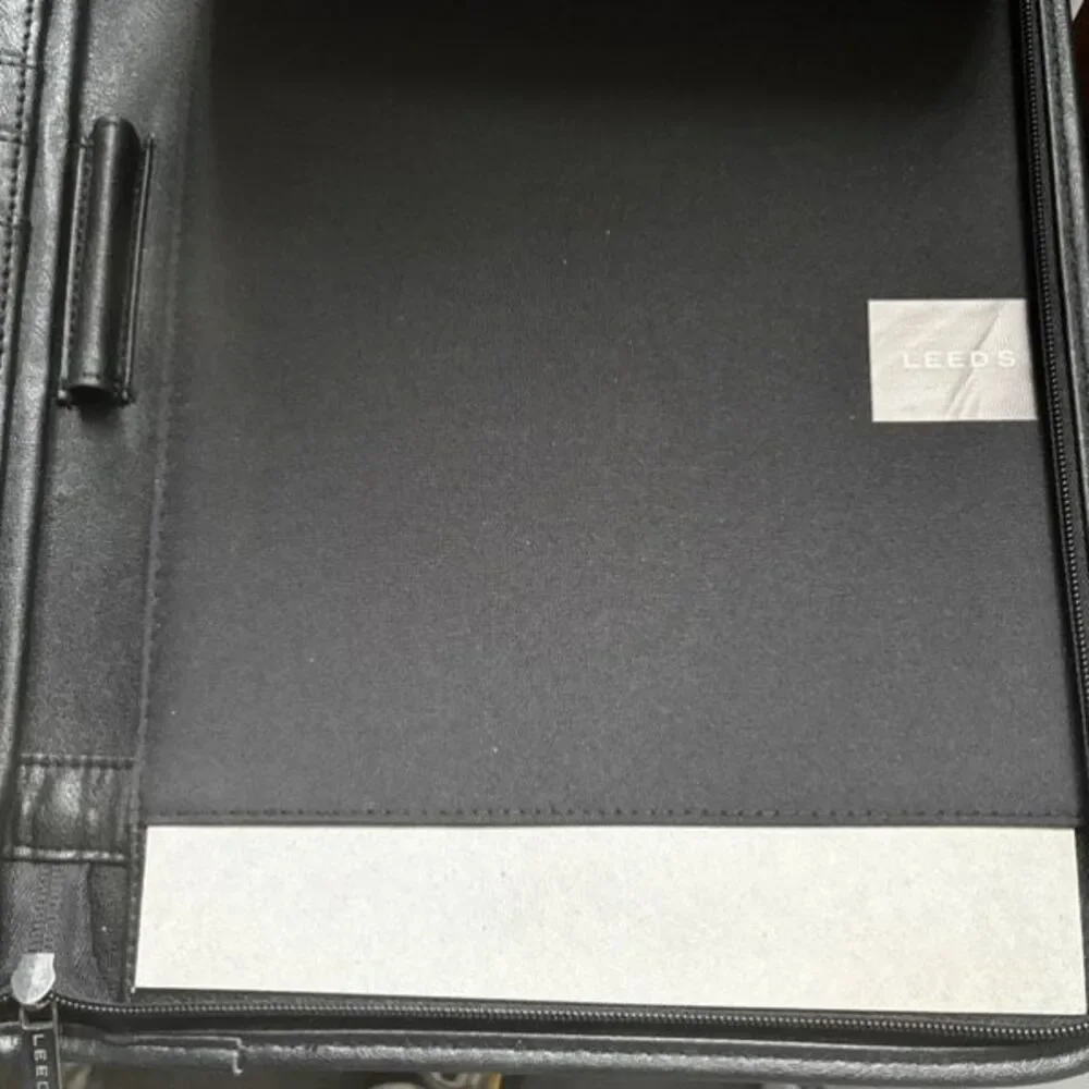IUP SMA Student Marketing Association Black Zippered Padfolio Portfolio Leed's